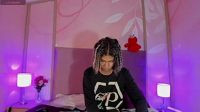 Snapshot of Maxim-Walker chatting on February 15, 3:20 am Maxim-Walker online show from February 15, 3:20 am