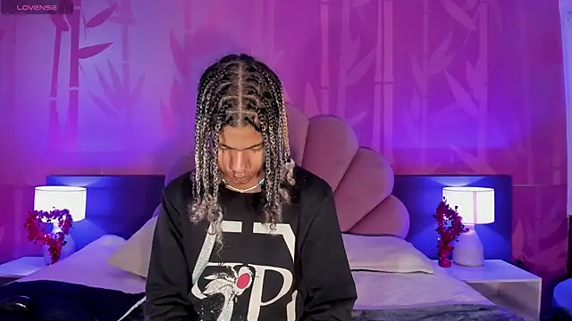 Snapshot of Maxim-Walker chatting on February 19, 3:28 am Maxim-Walker online show from February 19, 3:28 am