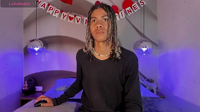 Snapshot of Maxim-Walker chatting on February 20, 2:51 am Maxim-Walker online show from February 20, 2:51 am