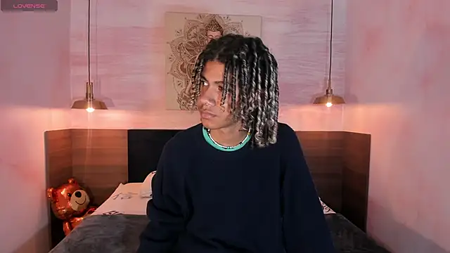 Snapshot of Maxim-Walker chatting on February 24, 3:12 am Maxim-Walker online show from February 24, 3:12 am