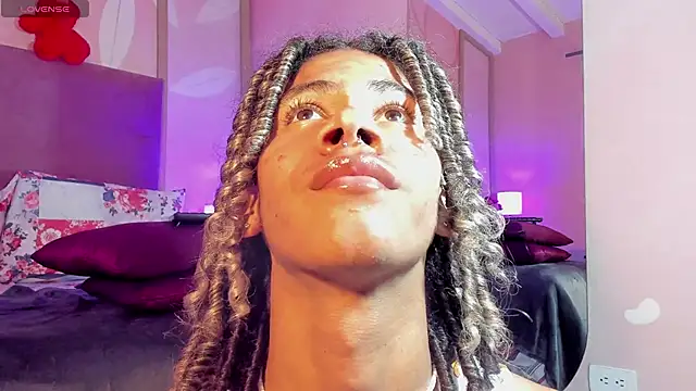 Snapshot of Maxim-Walker chatting on February 25, 6:36 am Maxim-Walker online show from February 25, 6:36 am