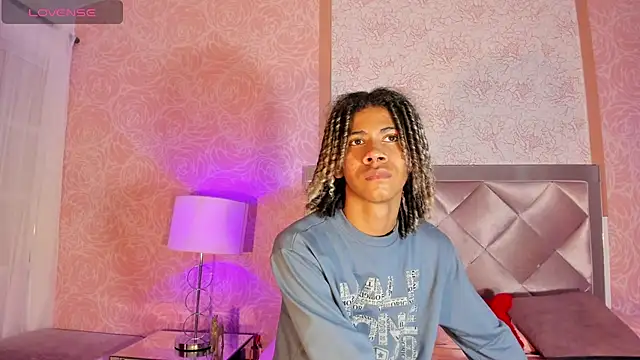 Snapshot of Maxim-Walker chatting on February 28, 3:04 am Maxim-Walker online show from February 28, 3:04 am