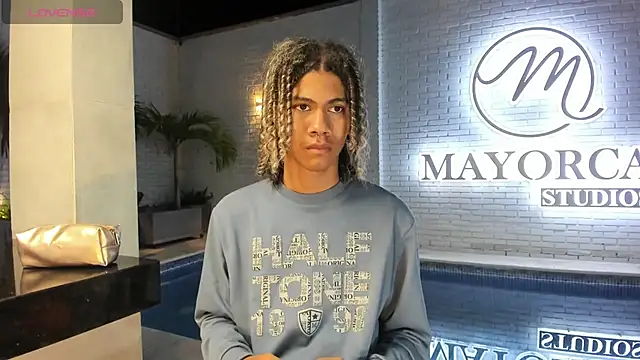 Snapshot of Maxim-Walker chatting on March 2, 3:13 am Maxim-Walker online show from March 2, 3:13 am