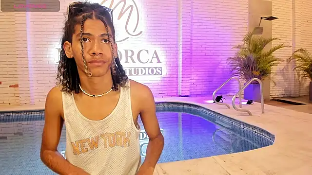 Snapshot of Maxim-Walker chatting on March 2, 6:16 am Maxim-Walker online show from March 2, 6:16 am