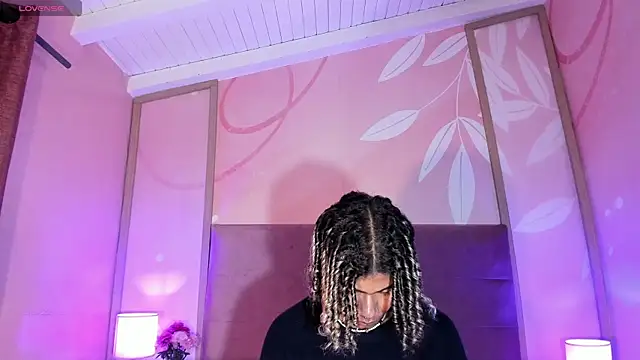 Snapshot of Maxim-Walker chatting on March 3, 3:30 am Maxim-Walker online show from March 3, 3:30 am