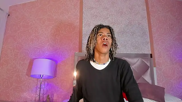 Snapshot of Maxim-Walker chatting on March 4, 3:00 am Maxim-Walker online show from March 4, 3:00 am