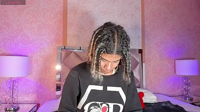 Snapshot of Maxim-Walker chatting on March 5, 3:08 am Maxim-Walker online show from March 5, 3:08 am