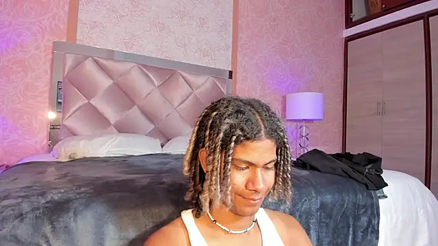 Snapshot of Maxim-Walker chatting on March 5, 6:12 am Maxim-Walker online show from March 5, 6:12 am