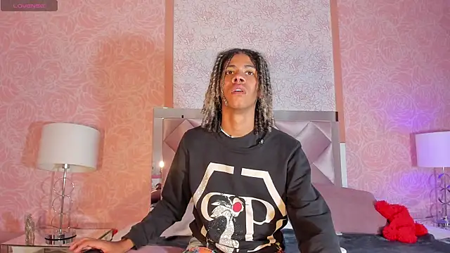 Snapshot of Maxim-Walker chatting on March 6, 3:02 am Maxim-Walker online show from March 6, 3:02 am