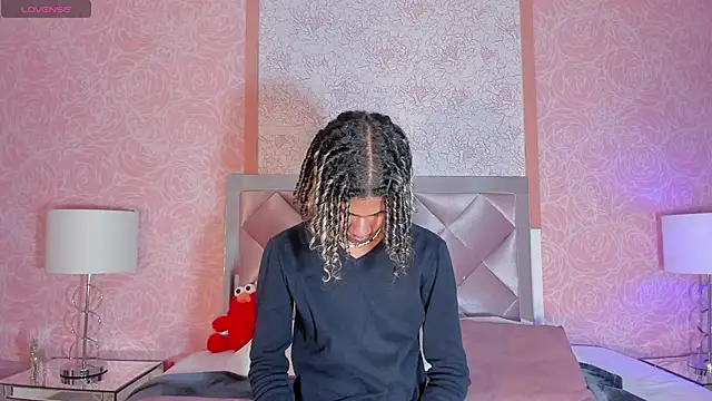 Snapshot of Maxim-Walker chatting on March 7, 2:46 am Maxim-Walker online show from March 7, 2:46 am