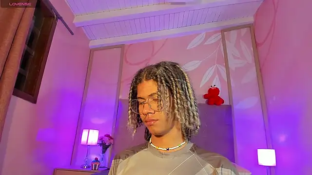 Snapshot of Maxim-Walker chatting on March 9, 6:17 am Maxim-Walker online show from March 9, 6:17 am