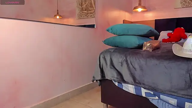 Snapshot of Maxim-Walker chatting on March 15, 6:14 am Maxim-Walker online show from March 15, 6:14 am