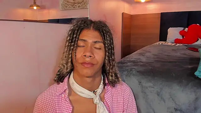 Snapshot of Maxim-Walker chatting on March 17, 3:03 am Maxim-Walker online show from March 17, 3:03 am