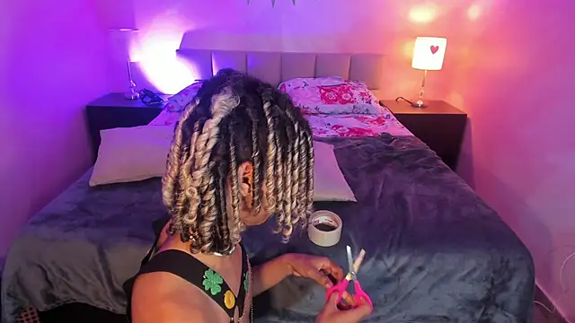 Snapshot of Maxim-Walker chatting on March 17, 9:12 am Maxim-Walker online show from March 17, 9:12 am