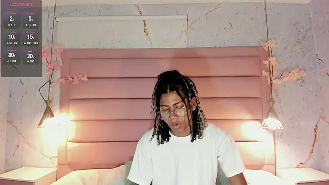 Snapshot of Maxim-Walker chatting on September 12, 3:39 am Maxim-Walker online show from September 12, 3:39 am