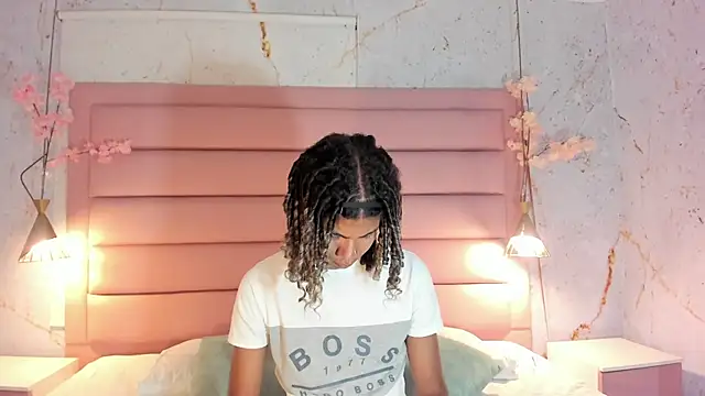 Snapshot of Maxim-Walker chatting on September 15, 2:22 am Maxim-Walker online show from September 15, 2:22 am