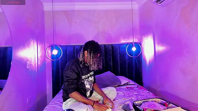 Snapshot of Maxim-Walker chatting on September 28, 2:39 am Maxim-Walker online show from September 28, 2:39 am