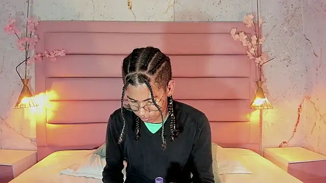 Snapshot of Maxim-Walker chatting on September 30, 3:00 am Maxim-Walker online show from September 30, 3:00 am