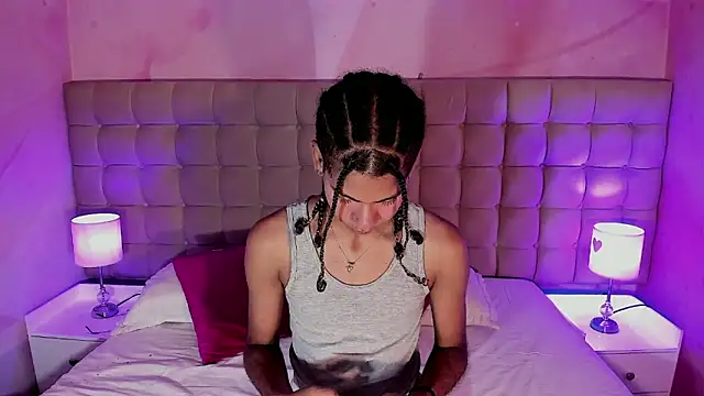 Snapshot of Maxim-Walker chatting on October 1, 6:41 am Maxim-Walker online show from October 1, 6:41 am