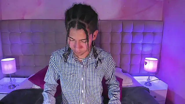 Snapshot of Maxim-Walker chatting on October 3, 6:43 am Maxim-Walker online show from October 3, 6:43 am