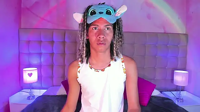 Snapshot of Maxim-Walker chatting on October 8, 6:22 am Maxim-Walker online show from October 8, 6:22 am