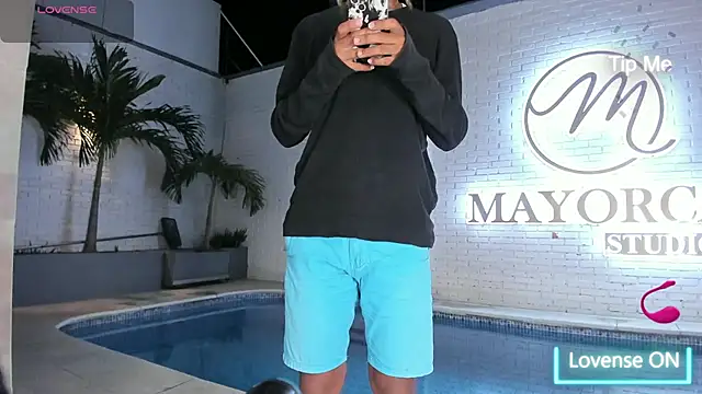 Snapshot of Maxim-Walker chatting on October 10, 6:12 am Maxim-Walker online show from October 10, 6:12 am