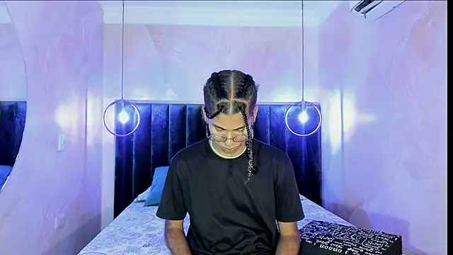 Snapshot of Maxim-Walker chatting on November 4, 3:05 am Maxim-Walker online show from November 4, 3:05 am