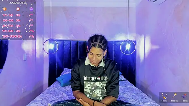 Snapshot of Maxim-Walker chatting on November 10, 3:05 am Maxim-Walker online show from November 10, 3:05 am