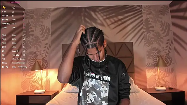 Snapshot of Maxim-Walker chatting on November 11, 3:06 am Maxim-Walker online show from November 11, 3:06 am