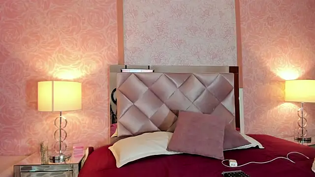 Snapshot of Maxim-Walker chatting on November 16, 3:12 am Maxim-Walker online show from November 16, 3:12 am