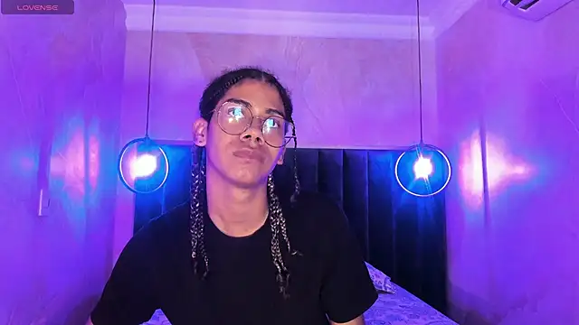 Snapshot of Maxim-Walker chatting on November 22, 3:16 am Maxim-Walker online show from November 22, 3:16 am