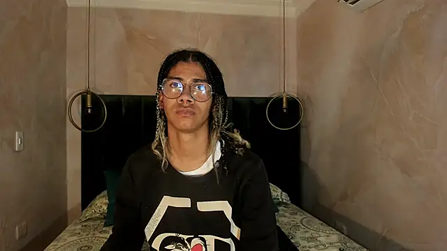 Snapshot of Maxim-Walker chatting on November 27, 2:57 am Maxim-Walker online show from November 27, 2:57 am