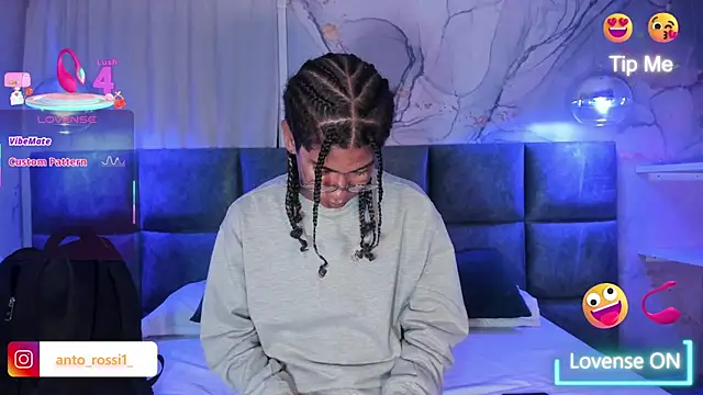 Snapshot of Maxim-Walker chatting on December 5, 3:26 am Maxim-Walker online show from December 5, 3:26 am