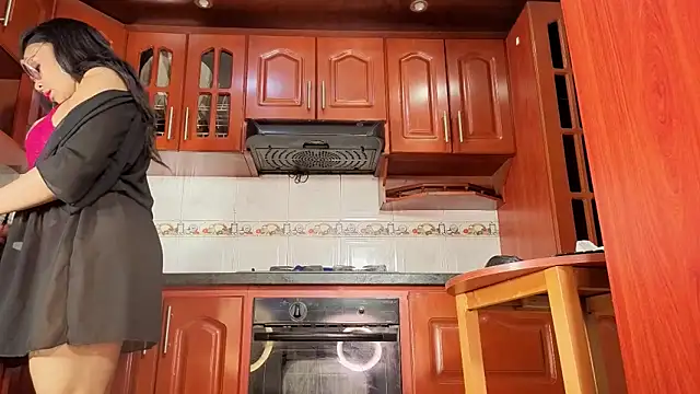 AmberNix online show from April 1, 2:36 pm