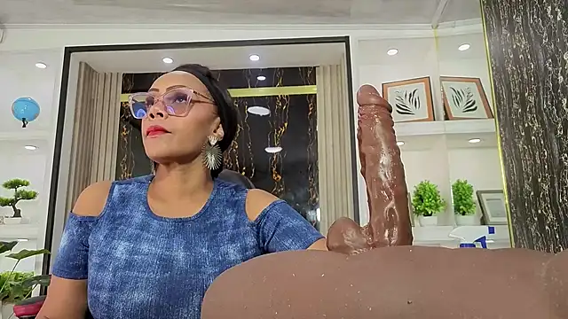 AmberNix online show from April 8, 1:55 pm