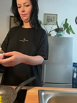 Off  Melonenmandy online show from April 10, 6:51 am