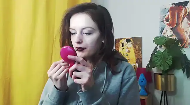 juicyNadine online show from December 13, 6:21 am