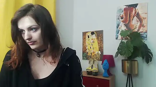 juicyNadine online show from January 6, 9:30 am