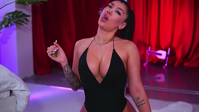 NatyDesiree online show from October 14, 11:11 am