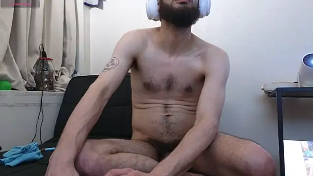 pantslesstraveler plt online show from December 31, 6:27 am