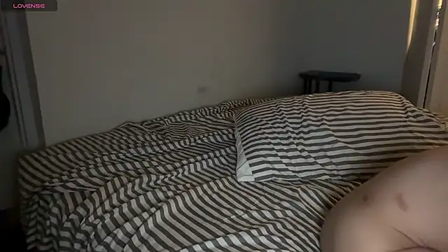 pantslesstraveler plt online show from April 12, 7:57 am