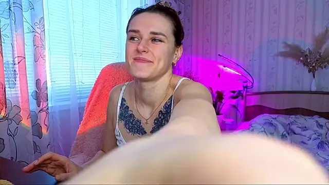 Bella  Swoon online show from February 7, 4:05 am