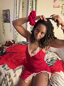 Snapshot of LeyaHoneybuns chatting on December 23, 3:07 am LeyaHoneybuns online show from December 23, 3:07 am