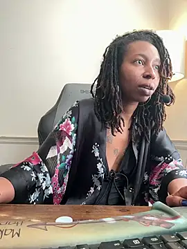 Snapshot of LeyaHoneybuns chatting on January 23, 5:21 pm LeyaHoneybuns online show from January 23, 5:21 pm