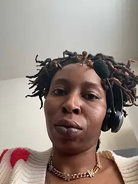 Snapshot of LeyaHoneybuns chatting on March 12, 4:35 pm LeyaHoneybuns online show from March 12, 4:35 pm