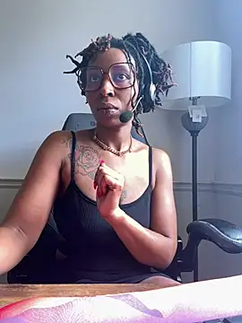 Snapshot of LeyaHoneybuns chatting on March 17, 4:01 pm LeyaHoneybuns online show from March 17, 4:01 pm