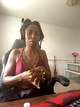 Snapshot of LeyaHoneybuns chatting on November 18, 4:55 pm LeyaHoneybuns online show from November 18, 4:55 pm