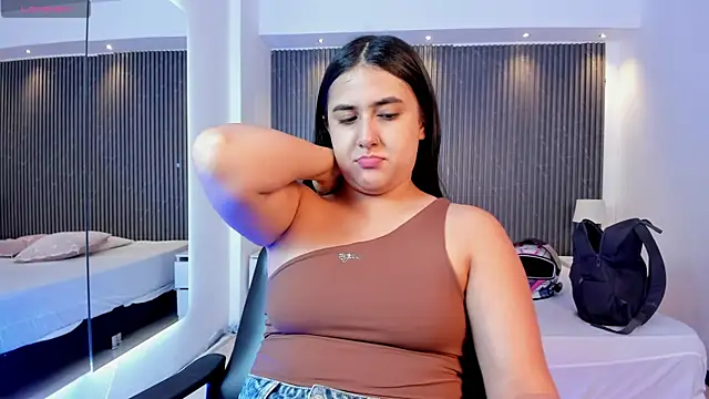 paulina sweett  online show from June 25, 11:59 am