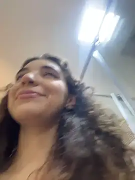 uniquerossie online show from February 9, 7:01 am