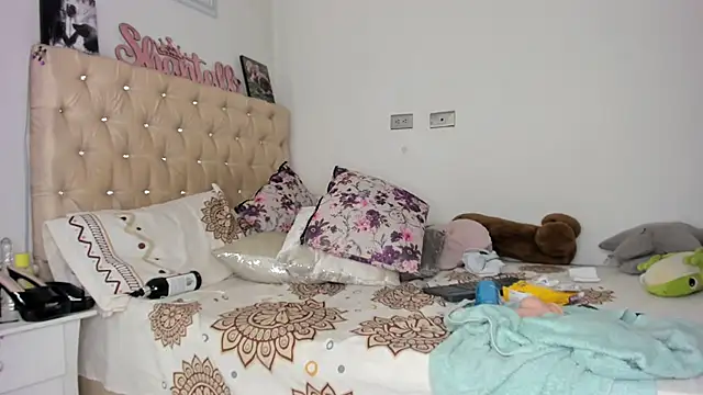 shantallhotxx online show from March 11, 3:45 pm